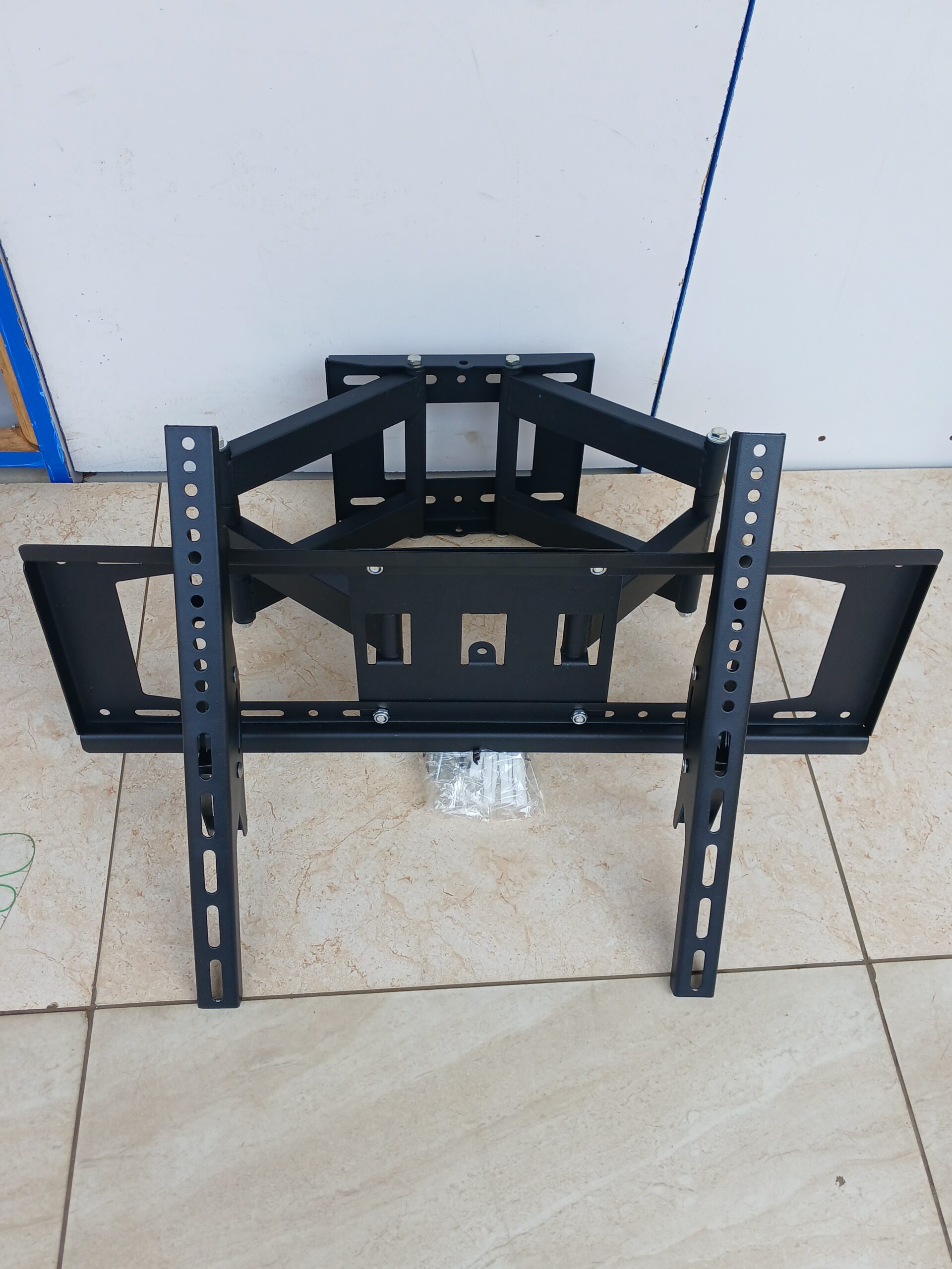 SH 75P full motion swivel TV wall mount bracket for 32–85 inch LED, LCD and Plasma TVs